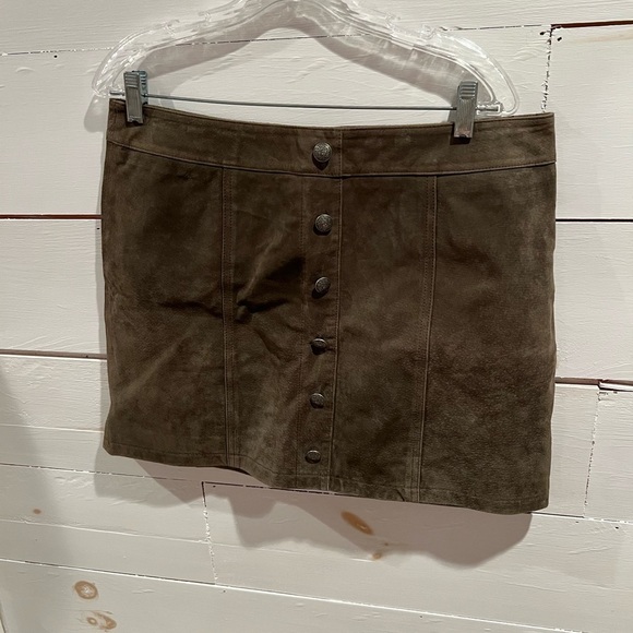 Gianni Bini Olive green Button-Front Suede Skirt, size large. EUC, zipper back. - Picture 2 of 6